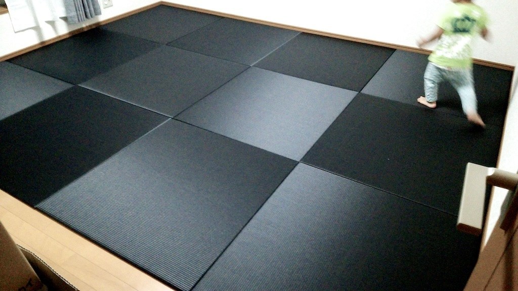 Black is cool! Size order laid tatami safe for your children