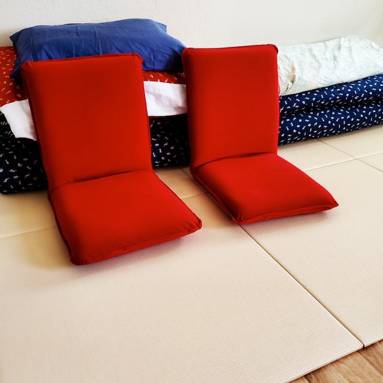 Customers who have installed tatami mats in order to sleep on a futon mattress (shikibuton).