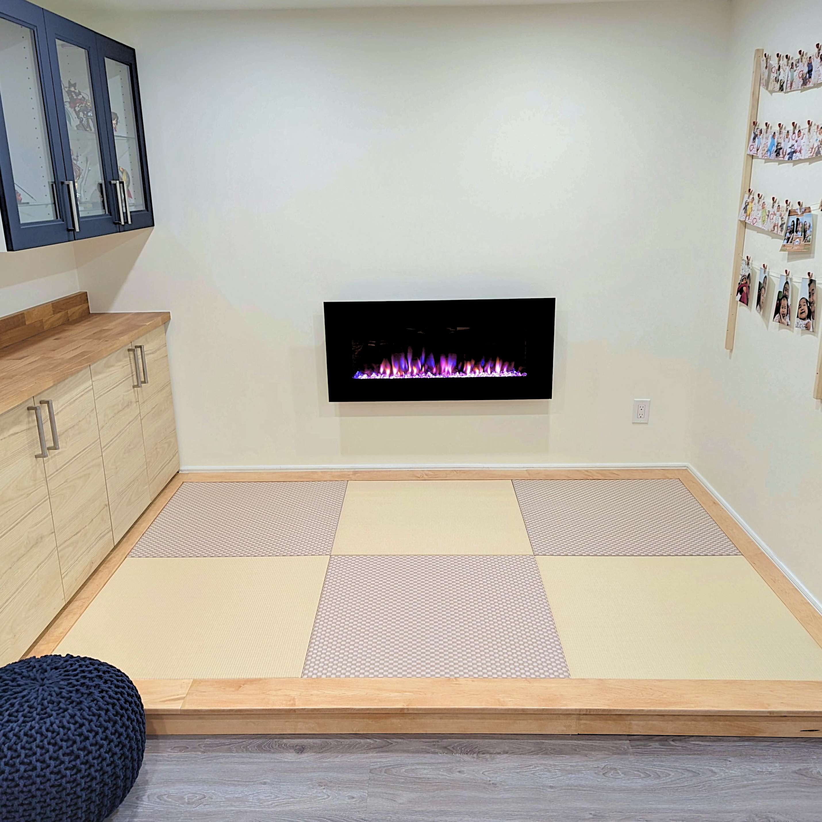 Tatami room with a combination of two different designs of tatami mats